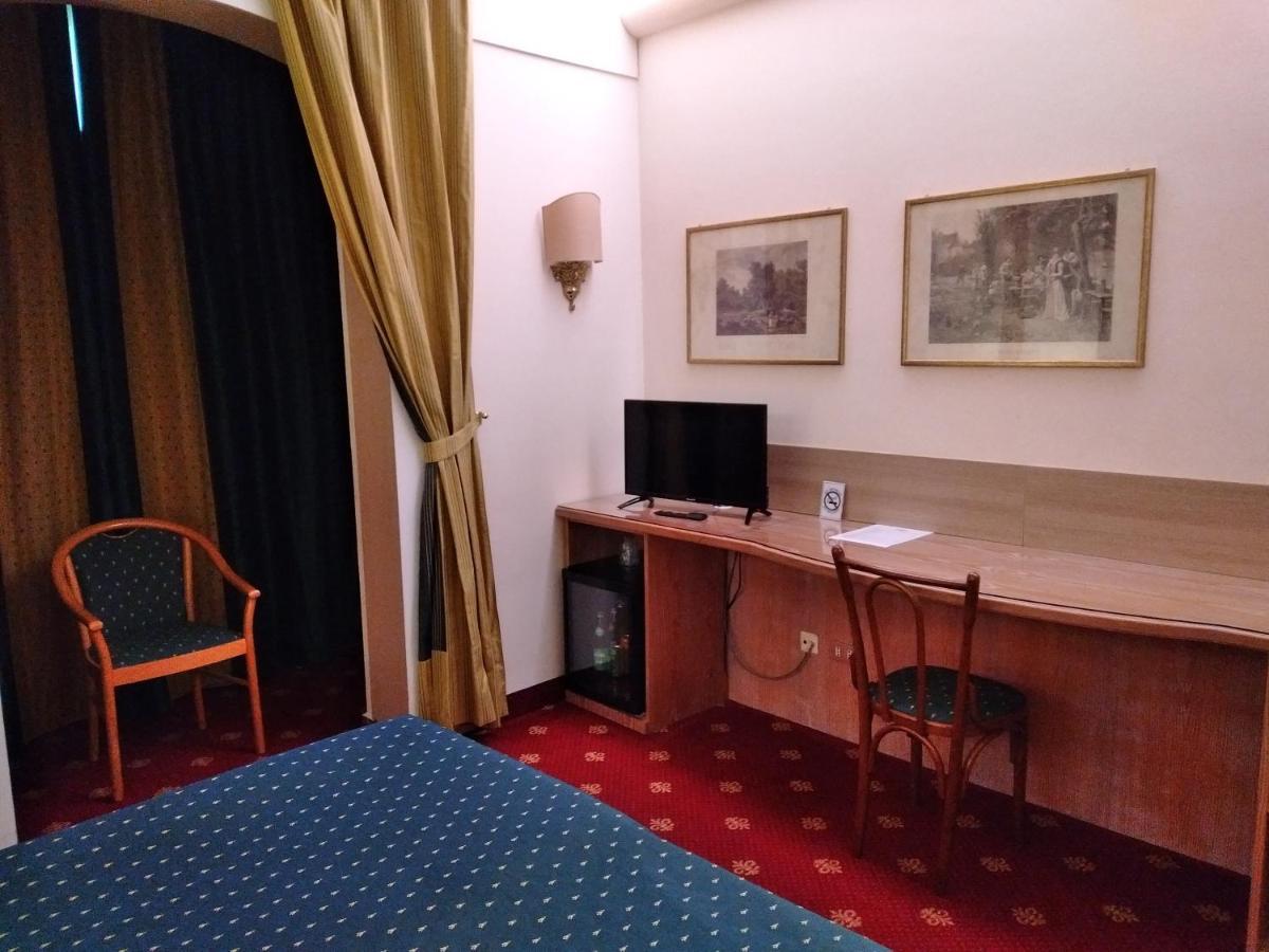 Polo Hotel Usmate Velate Екстер'єр фото