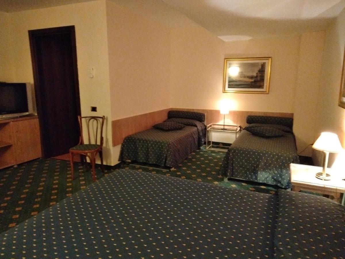 Polo Hotel Usmate Velate Екстер'єр фото
