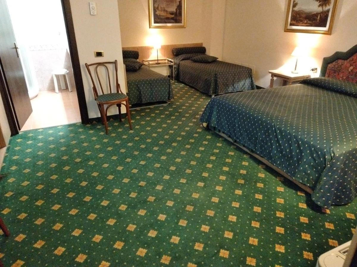 Polo Hotel Usmate Velate Екстер'єр фото