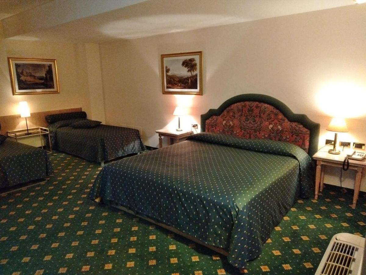 Polo Hotel Usmate Velate Екстер'єр фото