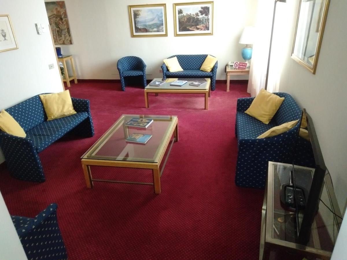 Polo Hotel Usmate Velate Екстер'єр фото