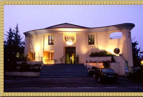 Polo Hotel Usmate Velate Екстер'єр фото