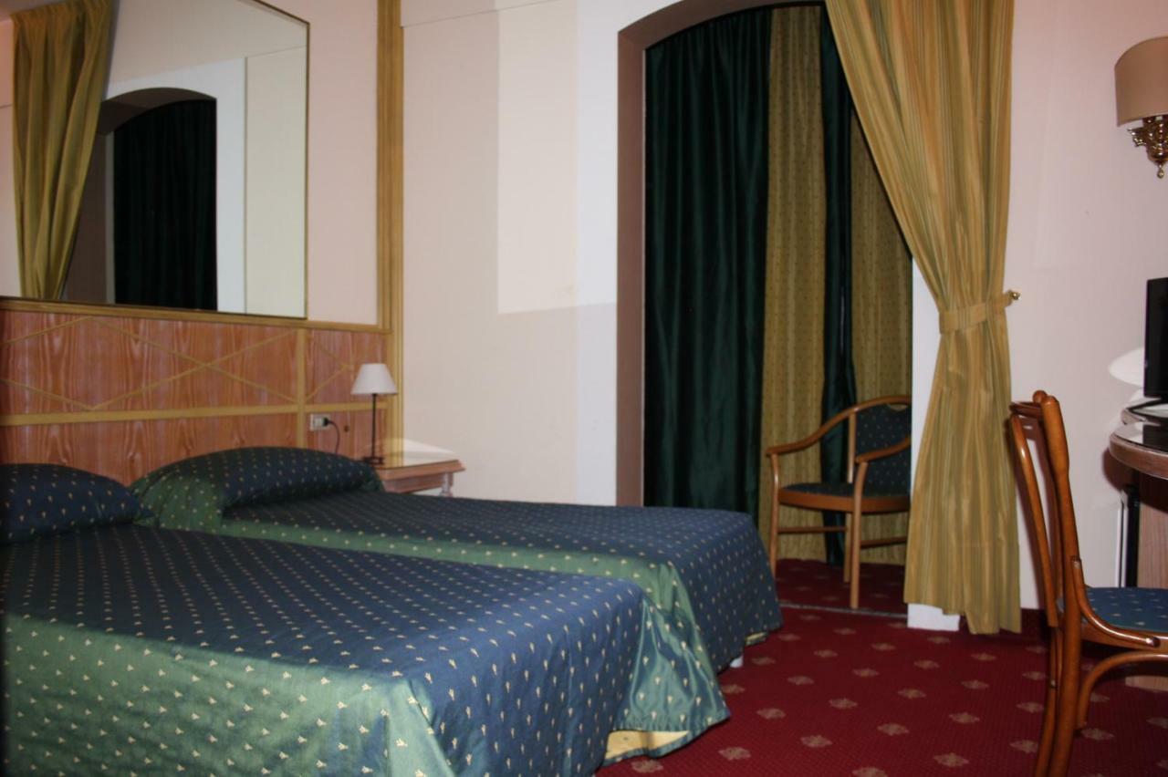 Polo Hotel Usmate Velate Екстер'єр фото