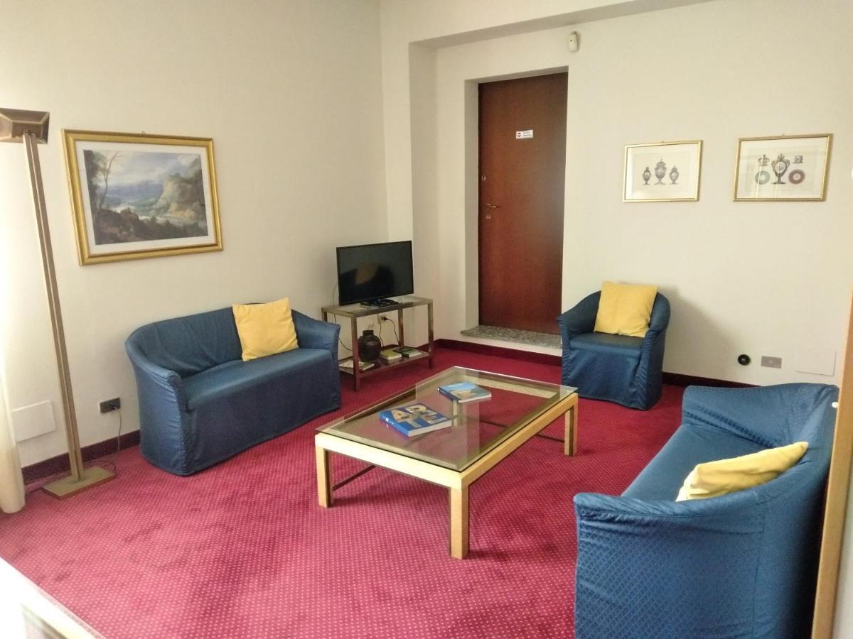 Polo Hotel Usmate Velate Екстер'єр фото